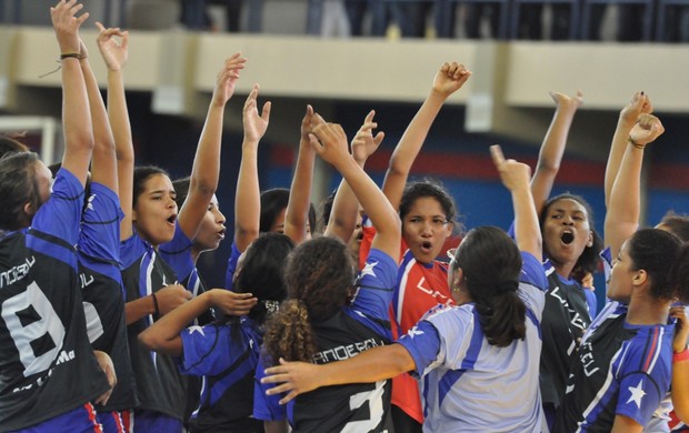 Equipe comemora vitória em edição anterior dos JEMs (Foto: Biaman Prado/Divulgação)