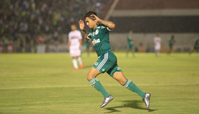 Análise: Palmeiras compensa pouca criatividade com velocidade de sobra