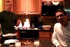 Casal gay surta de alegria ao saber que irá ganhar o primeiro neto; assista (Reprodução)