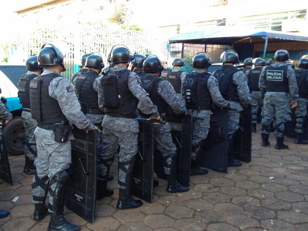 Exército e BPChoque fazem operação pente fino em presídio de Campo Grande (Foto: Osvaldo Nóbrega/TV Morena)