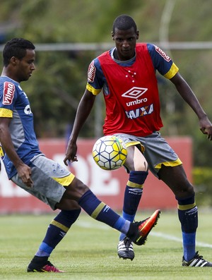 Bruno Ramires; Élber; Cruzeiro (Foto: Washington Alves/Light Press)