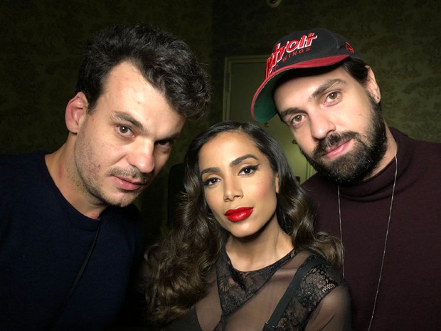 Anitta divulga clipe gravado com J Balvin no Empire State, em Nova York