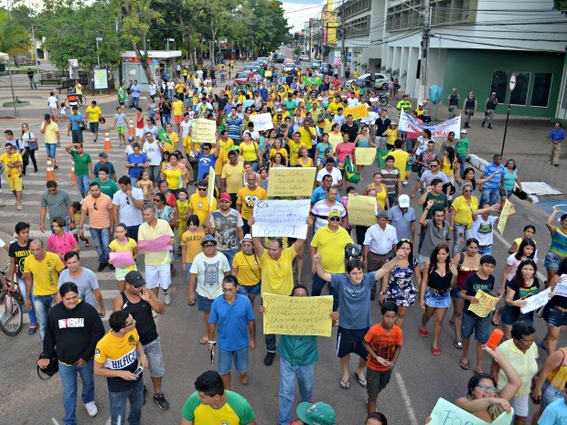 Manifestantes pedem o impeachment da presidente petista Dilma Rousseff  (Foto: Aline Nascimento/G1)
