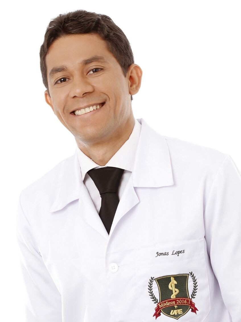 Jonas Lopes é ex-cortador de cana se formou em medicina pela UPE na quarta-feira (29) (Foto: Arquivo pessoal/Maria Eduarda Lopes)