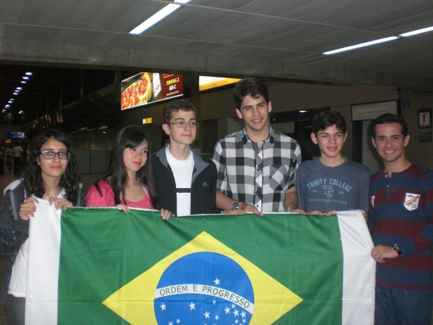 Equipe brasileira no aeroporto de Dubai no caminho de volta para o Brasil  (Foto: Allison Hirata/ Divulgação)