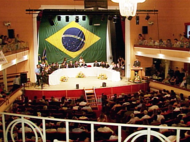 Público lotou Theatro Capitólio durante a cerimônia (Foto: Devanir Gino / EPTV)