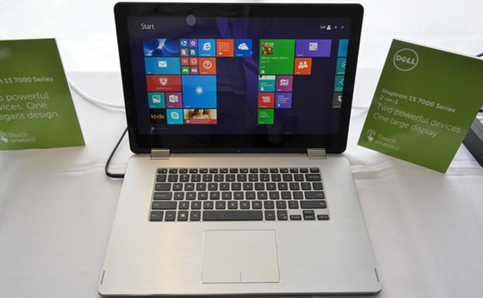 Híbrido da Dell pode ser usado como tablet ou montado em pé em lugares pequenos como aviões (Foto: Divulgação/Dell)