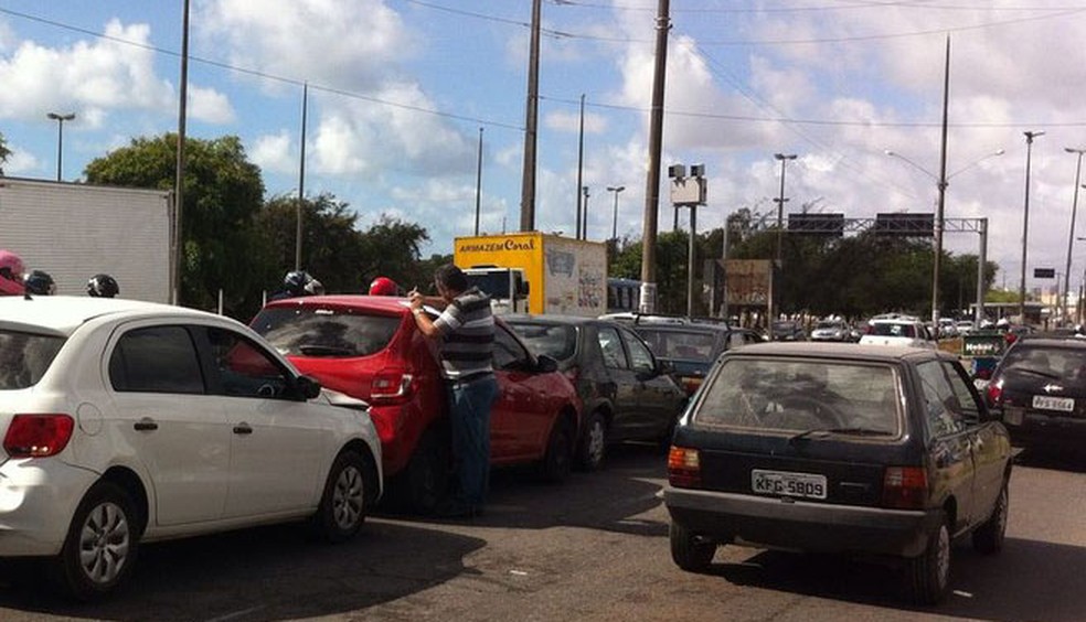 Lombada eletrônica em Olinda (Foto: Wagner Sarmento/TV Globo)