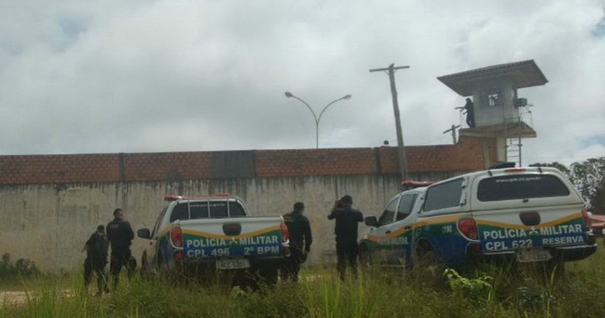 G Presos Ficam Nus E Queimam Uniformes Durante Rebeli O Em Ro