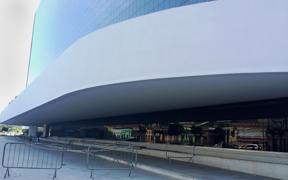 Edifício Eco Sapucaí, no Rio de Janeiro (Foto: Daniel Silveira / G1)