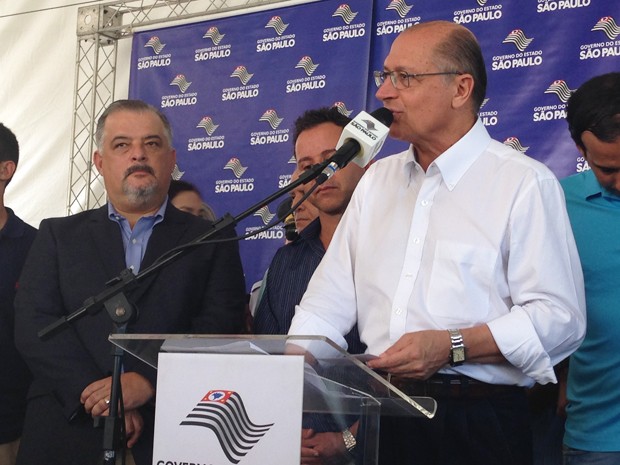 Após anúncios em Santos, Alckmin falou sobre a situação da água (Foto: Mariane Rossi/G1)