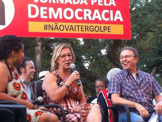 Cartunista Laerte participa de debates em frente ao Instituto Lula (Foto: Flávia Mantovani/G1)