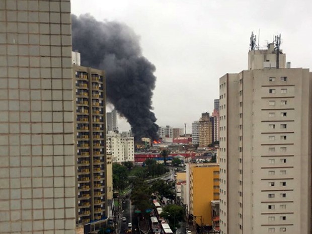 Incêndio atinge loja no Centro de Campinas nesta quinta-feira (Foto: Eliana Carvalho/Arquivo pessoal)