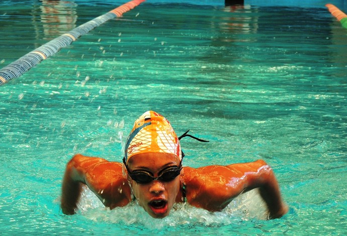 Ana Giulia Zortea natação Atriz da globo (Foto: João Lucas Cardoso)