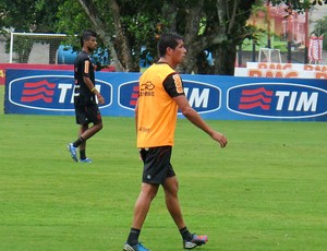 leo moura caceres flamengo treino (Foto: Fred Huber / Globoesporte.com)