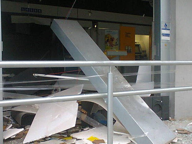 Agência ficou destruída em Caldeirão  Grande (Foto: Dr. Plif / site rfnoticias.com)