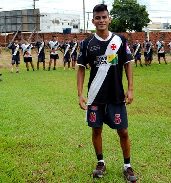 Boliviano Hugo Alejandro Romero, 19 anos, é uma das apostas do Vasco-AC para a temporada 2017 (Foto: Nathacha Albuquerque)