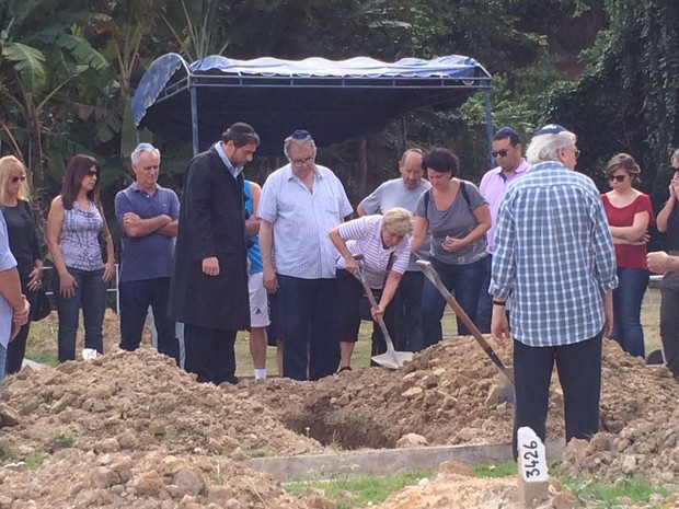 Elias Gleizer é enterrado no RJ (Foto: Henrique Coelho / G1)