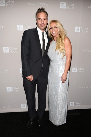 Britney Spears com o marido, Jason Trawick, em evento em Los Angeles, nos EUA (Foto: AFP/ Agência)