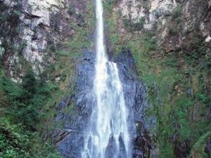 Cachoeira do Salto Grande é a maior das 14 e mede 125 metros de altura (Foto: Portal de Turismo Corupá/Divulgação) Cachoeira do Salto Grande é a maior das 14 e mede 125 metros de altura (Foto: Portal de Turismo Corupá/Divulgação)