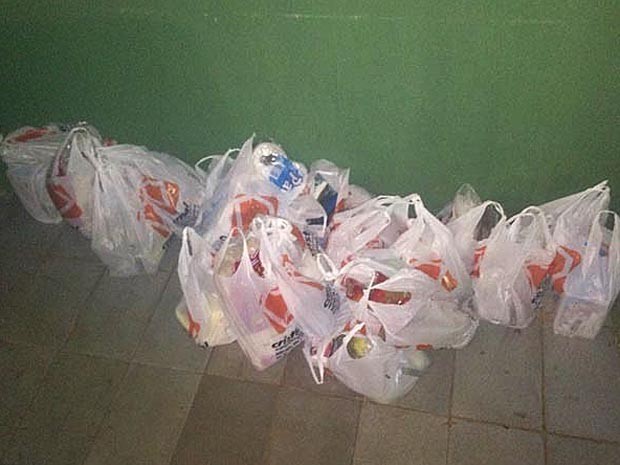 Compras feitas por policiais para ajudar desempregado que tentou furtar 2 kg de carne no Distrito Federal (Foto: Ricardo Machado/Arquivo Pessoal)