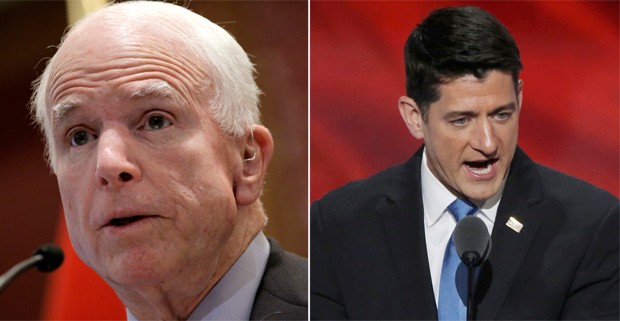 Paul Ryan (dir) e McCain criticaram Trump por desentendimento com família de militar morto (Foto: Mike Segar/Reuters-Wong Maye-E/AP)