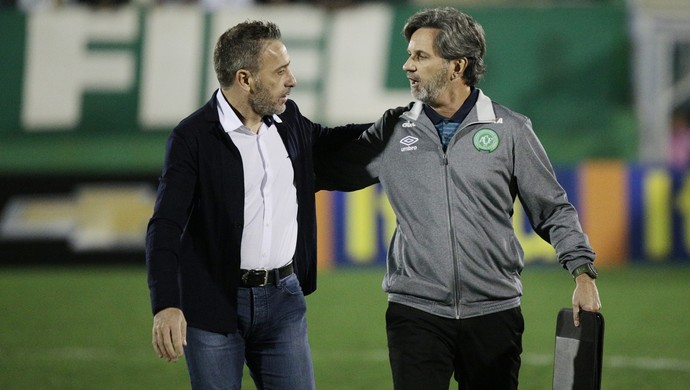 Paulo Bento e Caio Júnior, Cruzeiro e Chapecoense (Foto: Marcio Cunha / Light Press) Paulo Bento e Caio Júnior, Cruzeiro e Chapecoense (Foto: Marcio Cunha / Light Press)