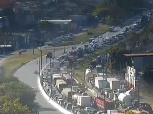Imagem do congestionamento no Anel Rodoviário de Belo Horizonte por volta das 16h. (Foto: Reprodução/TV Globo)