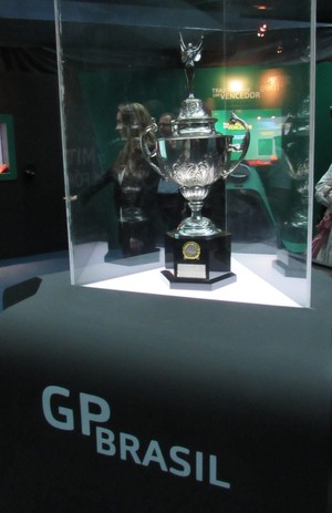 Troféu conquistado por Ayrton Senna por vitória no GP do Brasil de 1991 "Senna Emotions" (Foto: Felipe Siqueira)
