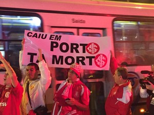 Internacional x Atlético-MG Beira-Rio Libertadores Inter ruas de fogo torcida Inter (Foto: Tomás Hammes/GloboEsporte.com) Internacional x Atlético-MG Beira-Rio Libertadores Inter ruas de fogo torcida Inter (Foto: Tomás Hammes/GloboEsporte.com)