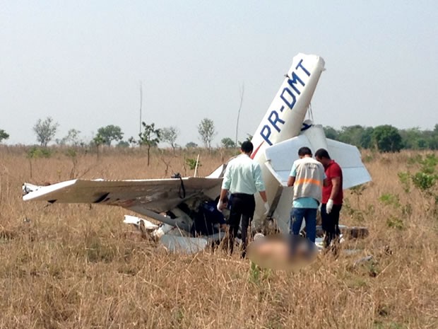 Acidente de avião em pista de pouso particular mata duas pessoas em Mato Grosso (Foto: Sirlei Alves/TVCA)