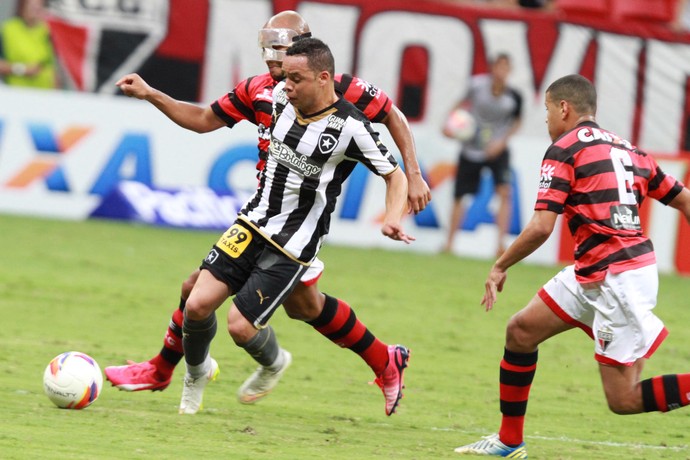 Lulinha Botafogo x Atlético-GO Mané Garrincha (Foto: Carlos Costa/Futura Press)