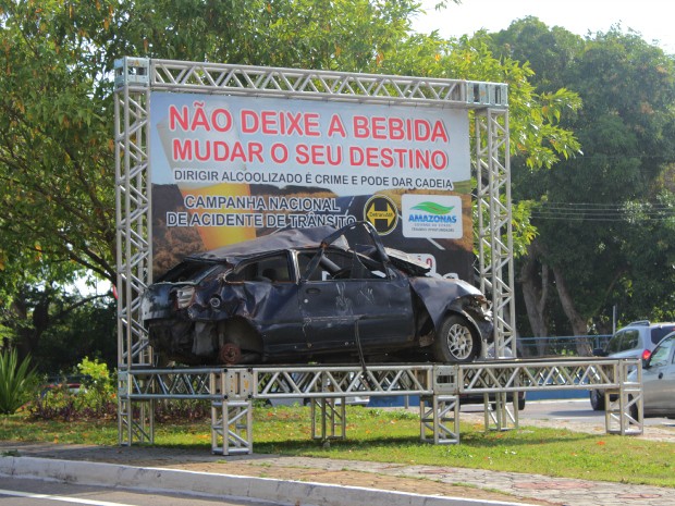 Carros foram posicionados em pontos de movimento da cidade (Foto: Romulo de Sousa/G1 AM)