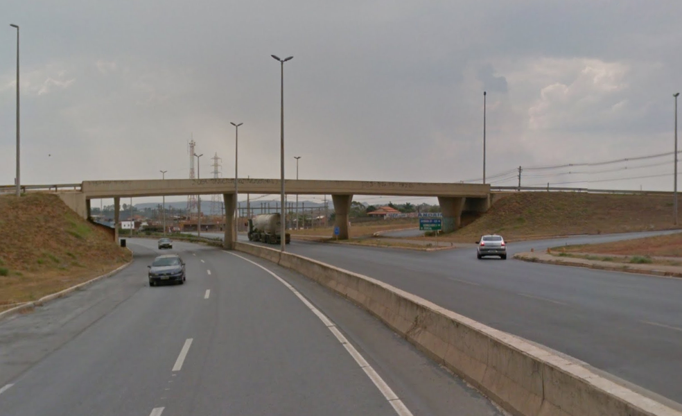 Carros circulam por trecho da DF-150 (Foto: Google/Reprodução)