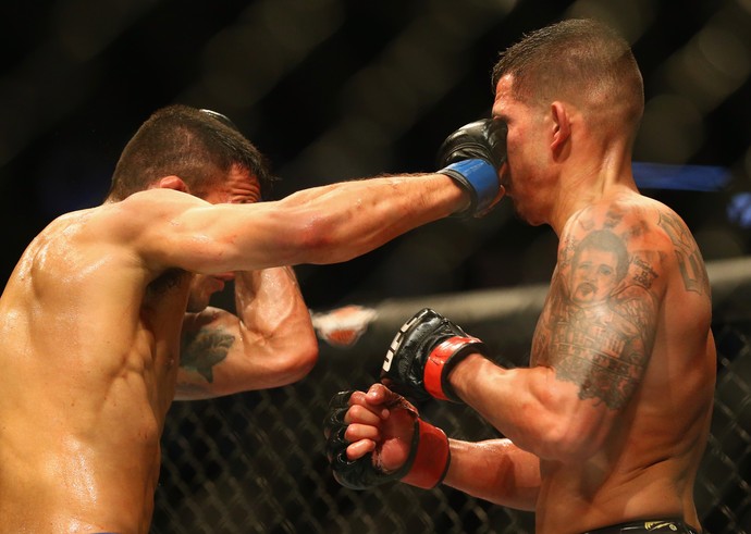 Rafael dos Anjos Anthony Pettis UFC 185 (Foto: Getty Images)