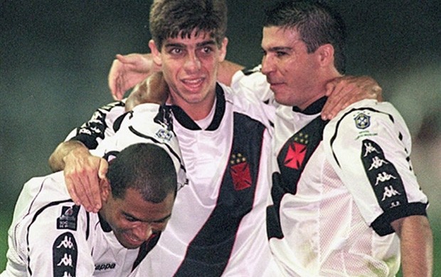 juninho pernambucano vasco luisão donizete (Foto: AFP)