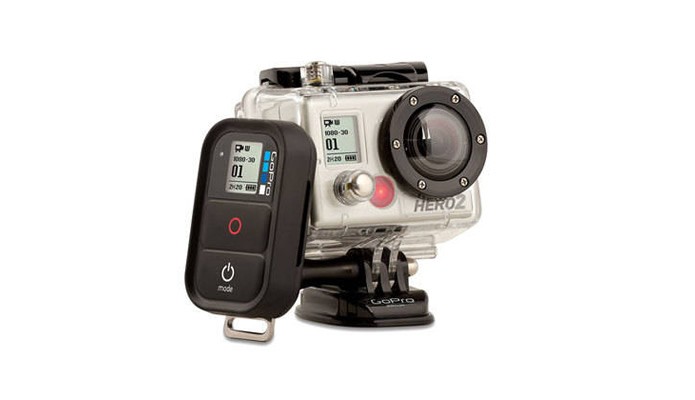 Com o Wi-Fi BacPac e o Remote Control é possível manipular a GoPro remotamente (Foto: Divulgação/GoPro)