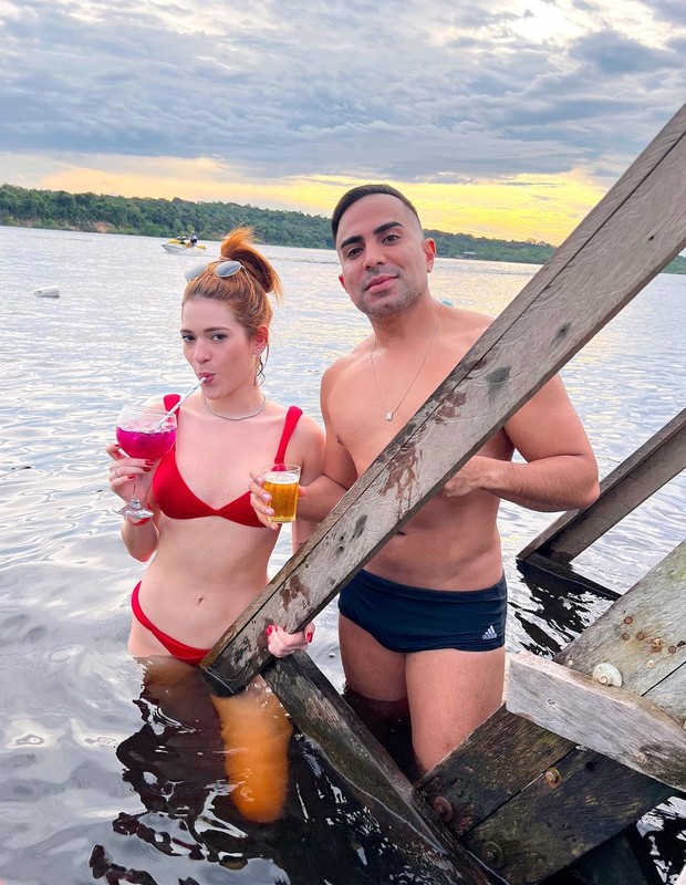 Ana Clara e o amigo Rodrigo Abreu no Rio Negro, em Manaus (Foto: Reprodução/Instagram)