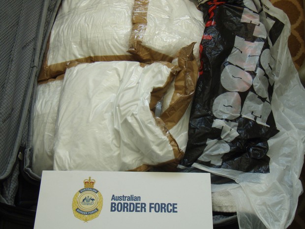 Os 95 quilos de cocaína estavam em malas nas cabines de Andre Tamine, Isabelle Lagace e Melina Roberce (Foto: Australian Boarder Force via AP)