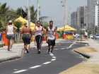 Giovanna Antonelli corre na orla da Barra no Rio