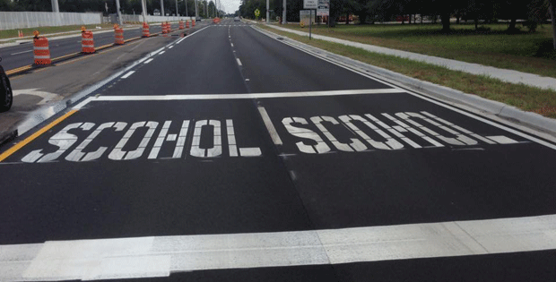 Erro de ortografia em rua em frente a escola chama a atenção nos EUA (Foto: Kevin O'Korn/Facebook)