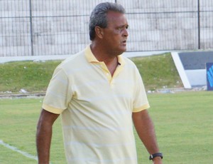Lúcio Germano técnico do Atlético Potiguar (Foto: Augusto Gomes/GloboEsporte.com)