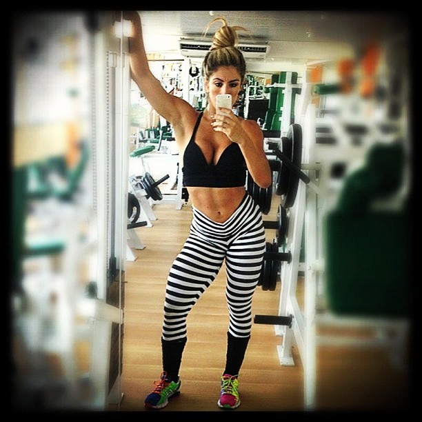 Andréa de Andrade malha de barriguinha de fora (Foto: Instagram) Andréa de Andrade malha de barriguinha de fora (Foto: Instagram)