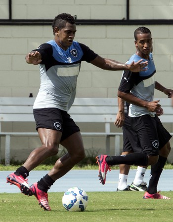 Jobson treino Botafogo (Foto: Antonio Scorza / Agência O Globo)