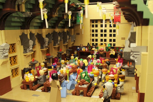 O Grande Salão de Hogwarts feito de Lego por Alice Finch (Foto: Reprodução/Alice Finch)