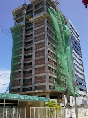 Operário caiu de 11º andar de prédio (Foto: Kety Marinho/Globo Nordeste)