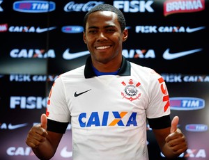 Fábio Santos comemora chegada de Elias: ‘Quanto mais qualificar, melhor’