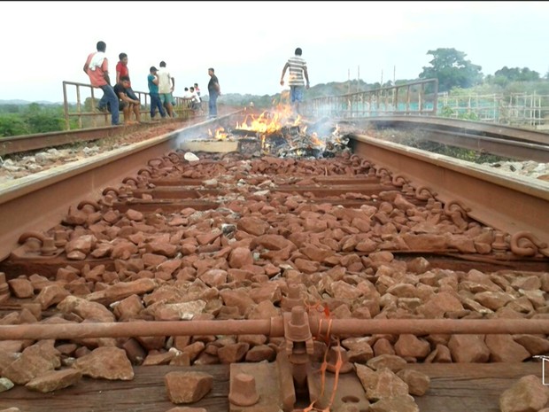 Protesto da Estrada de Ferro Carajás, no Maranhão (Foto: Reprodução/TV Mirante)