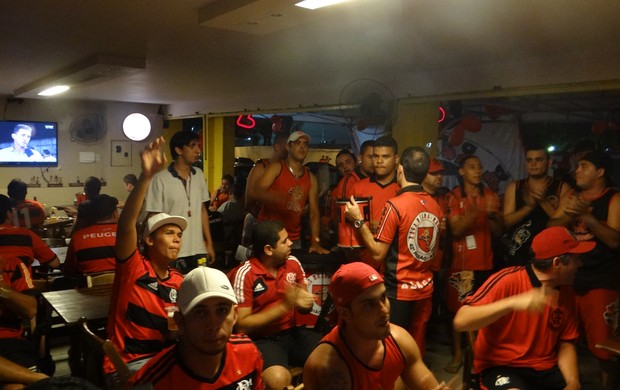 Torcedores do Flamengo em Maceió-AL, no primeiro jogo da final da Copa do Brasil (Foto: Denison Roma / Globoesporte.com)