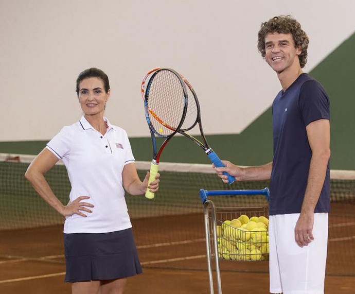 Fátima aprende a jogar tênis com o Guga! (Foto: Felipe Monteiro/Gshow)